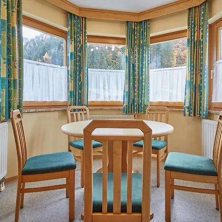 ابارتمنتهاوس كارين شقة